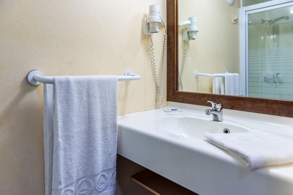 Fasthotel Тон Екстер'єр фото